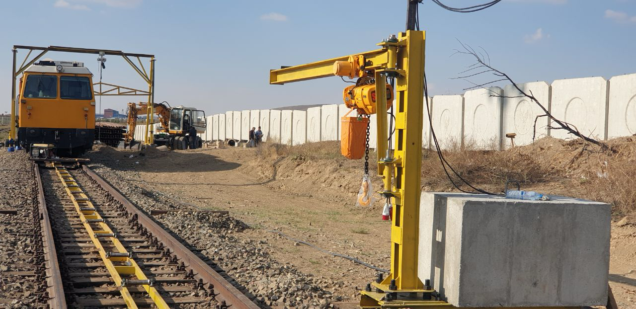 عملیات تعویض 8890 شاخه ریل و جوشکاری 8890 بند درزریل طویل به روش سربه سر جرقه ای با استفاده از ماشین و ترمیت